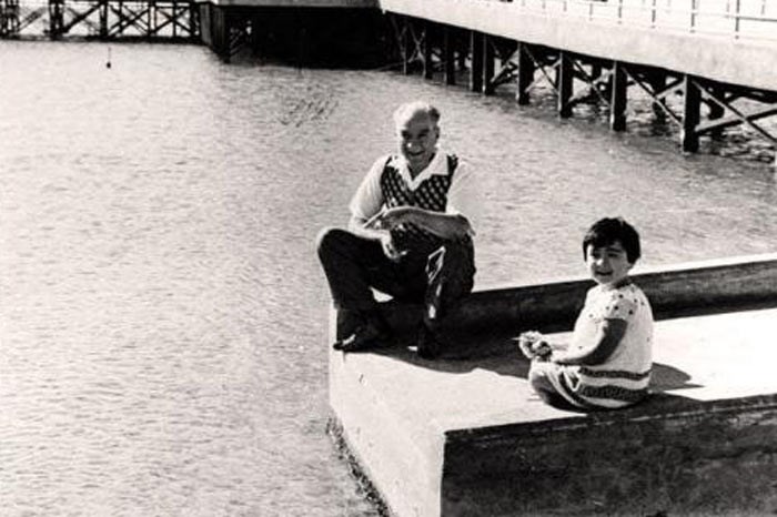Ataturk'un çocuk sevgisi