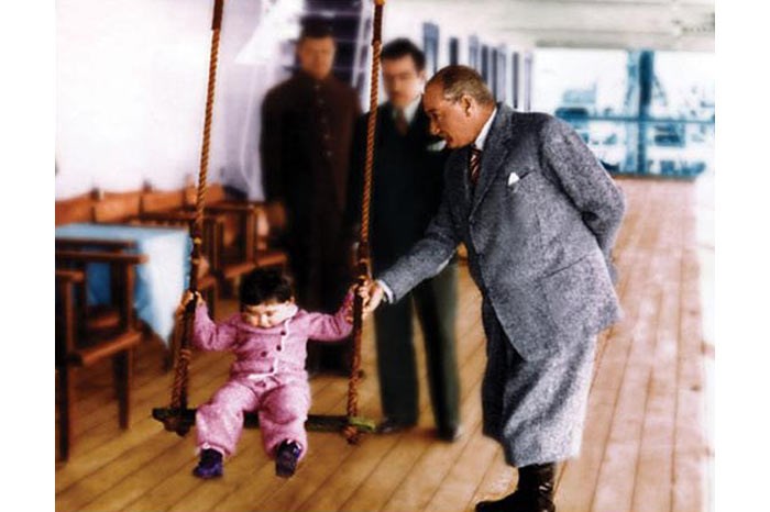 Ataturk'un çocuk sevgisi