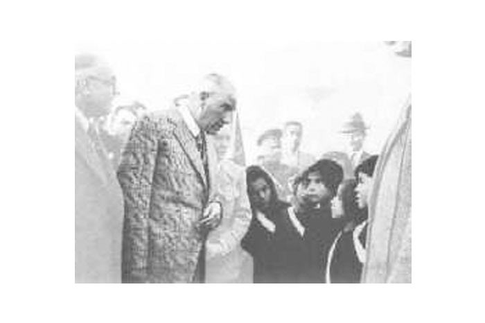 Ataturk'un çocuk sevgisi
