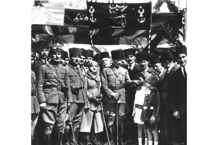 Ataturk'un çocuk sevgisi