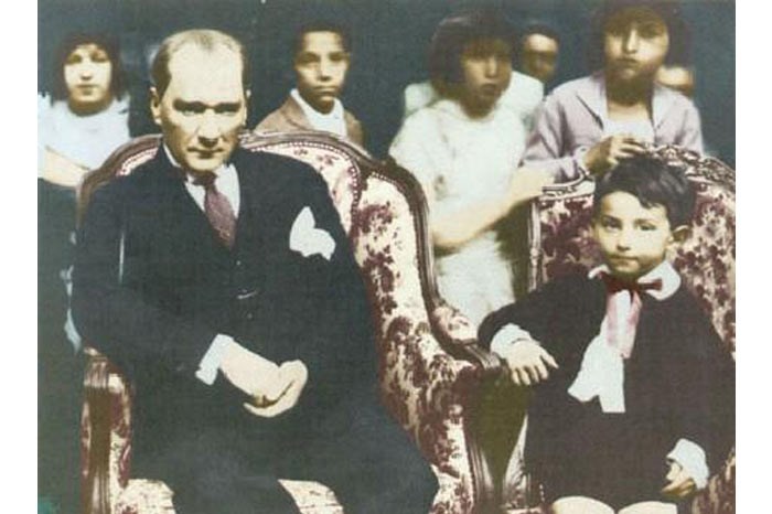 Ataturk'un çocuk sevgisi