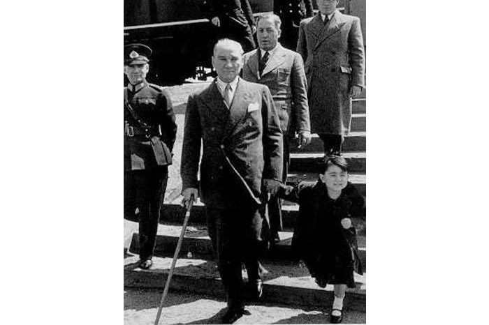 Ataturk'un çocuk sevgisi