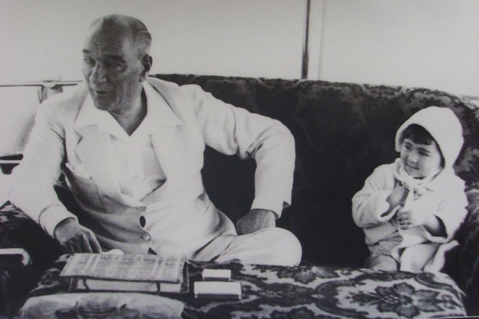 Ataturk'un çocuk sevgisi