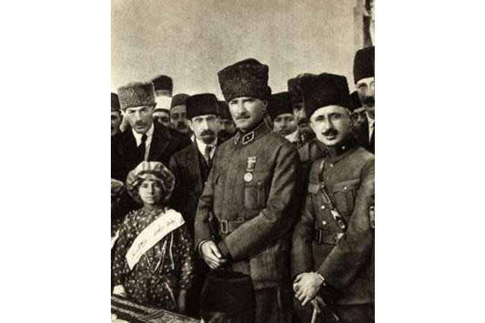 Ataturk'un çocuk sevgisi