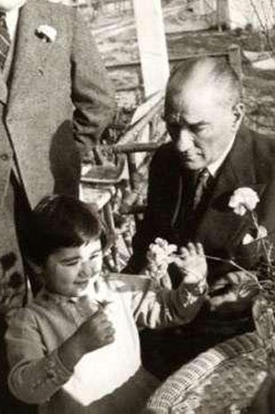 Ataturk'un çocuk sevgisi