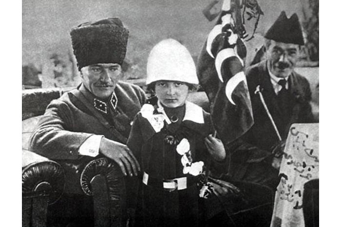 Ataturk'un çocuk sevgisi