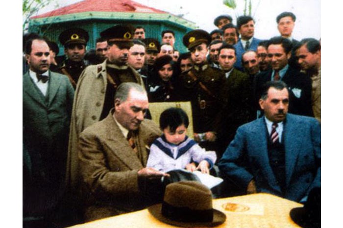 Ataturk'un çocuk sevgisi