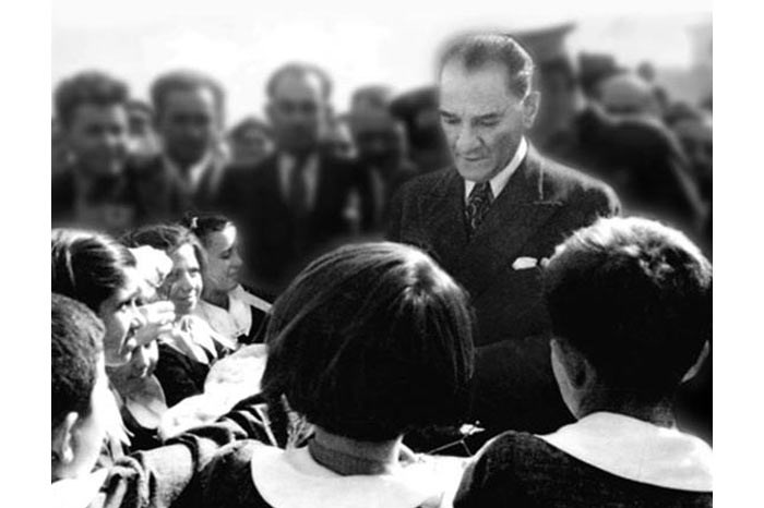 Ataturk'un çocuk sevgisi