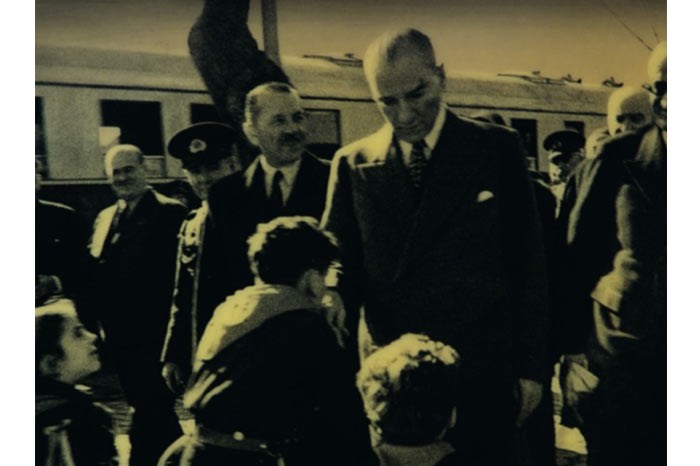 Ataturk'un çocuk sevgisi