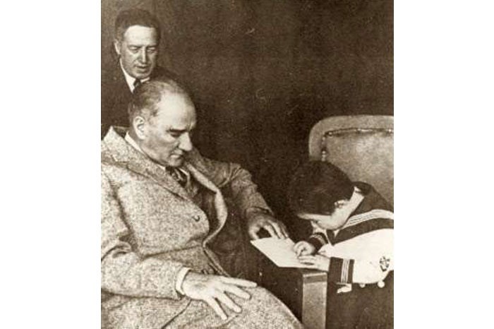 Ataturk'un çocuk sevgisi