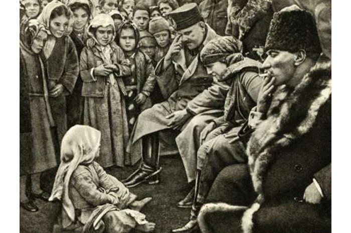 Ataturk'un çocuk sevgisi