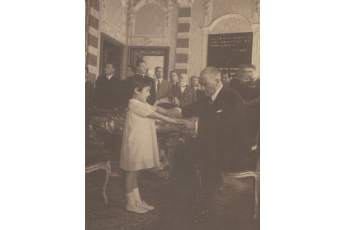 Ataturk'un çocuk sevgisi
