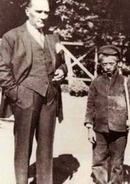 Ataturk'un çocuk sevgisi