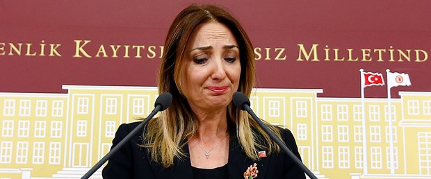 aylin nazlıaka.jpg
