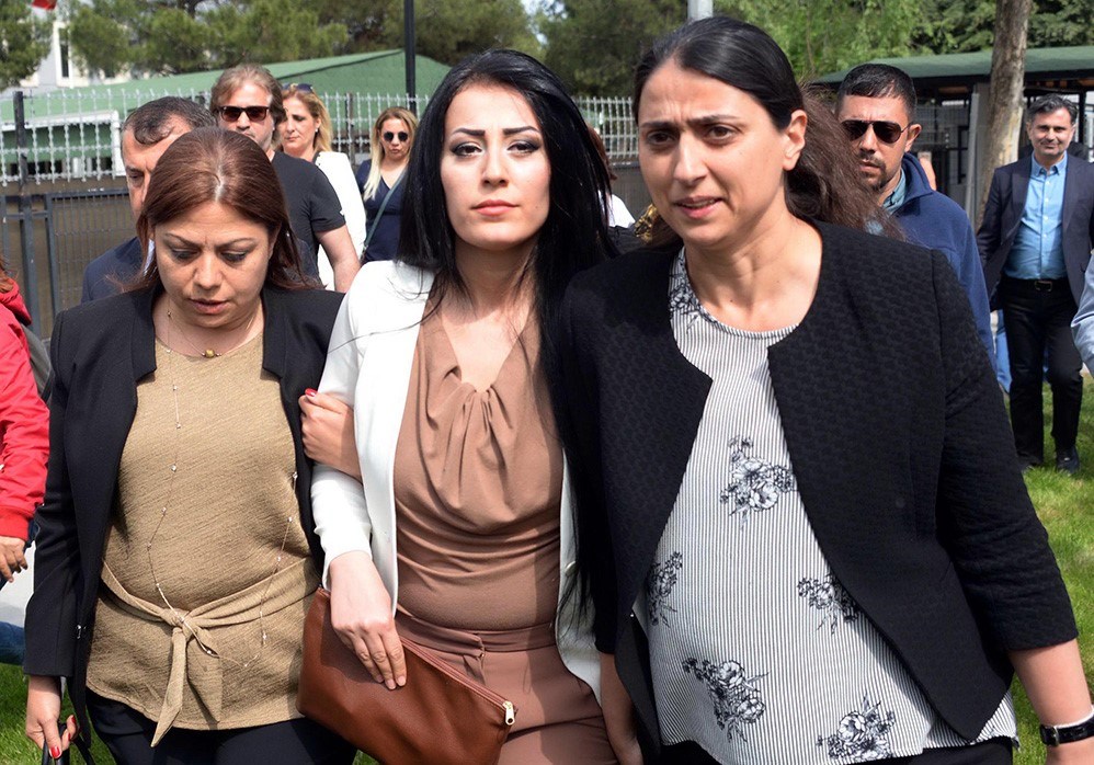 Ayşe öğretmen, 2019'un 18 Nisan'ında bebeğiyle birlikte cezaevine girmişti