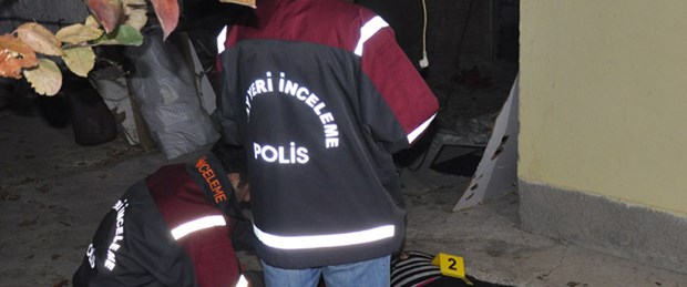 Ayrı yaşadığı eşini öldürüp intihar etti