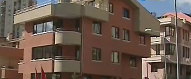 Ayrılanları buluşturan bina