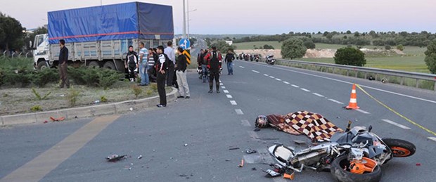 Baba ve oğul motosiklet kazasında öldü