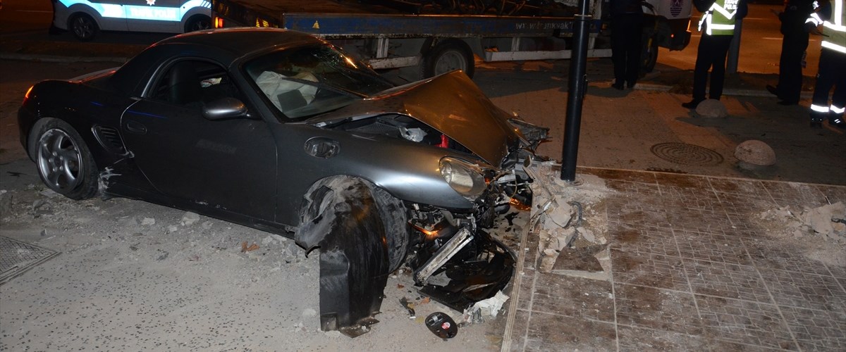 İstanbul'da meydana gelen trafik kazasında 4...
