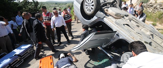 Bakan Çağlayan’ın konvoyunda kaza