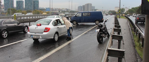 bakirkoyde-motosiklet-surucusu-kaza-yapti.jpg