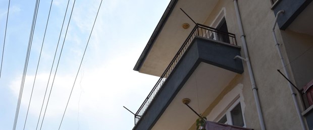 balkonda-elektrik-akimina-kapilan-cocuk-agir-yaralandi_3762_dhaphoto2.jpg
