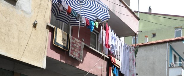 balkondan-dusen-cocuk-öldü.jpg