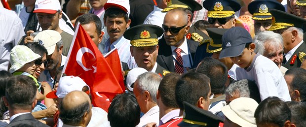 Başbuğ teselli etti: Korkma, bölünmez