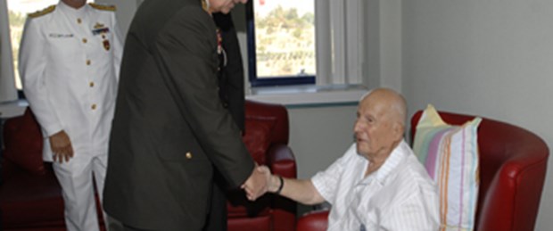 Başbuğ'dan Kenan Evren'e bayram ziyareti
