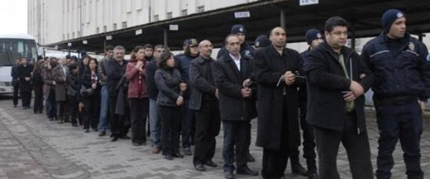 Başkanlara kelepçeye soruşturma