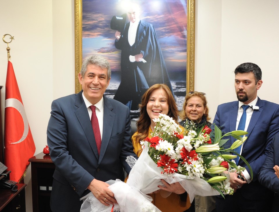 Başkanlık görevini eşinden devraldı Başkanlık görevini eşinden devraldı