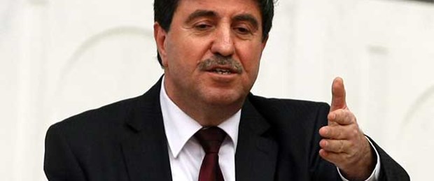 BDP’li Tan: Binamızı taşlayanlar polisti