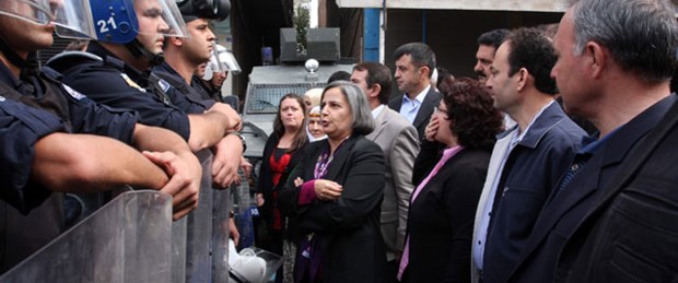 BDP'li vekillere biber gazı
