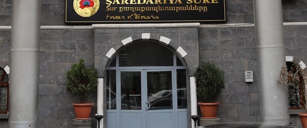 Belediyeye 4 dilde tabela