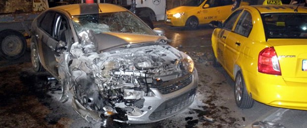 Beşiktaş’ta alkol ve aşırı hız kazası: 3 yaralı