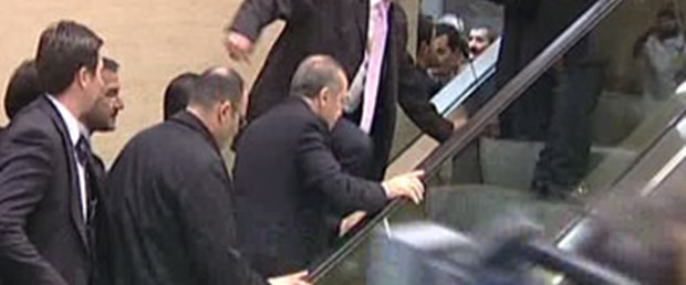 Bir merdiven kazası da Erdoğan atlattı
