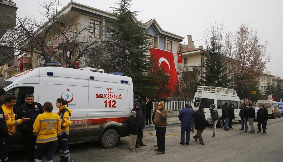 Şehit Eren Kılıç'ın Ankara'daki babaevine Türk bayrağı asıldı.