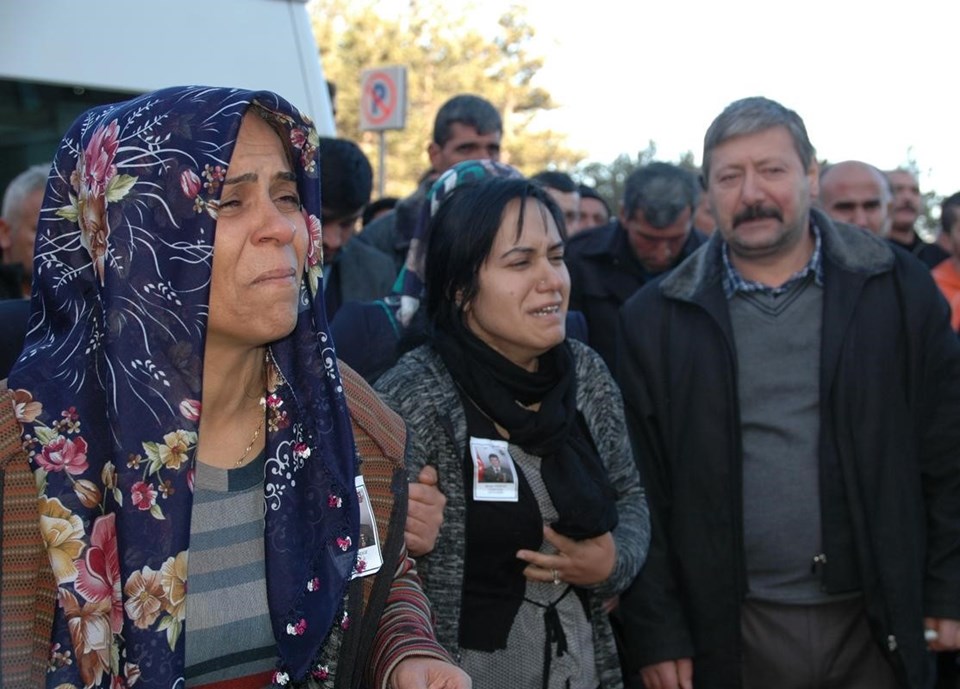Şehit Uzman Birkan Gündüz'ün ailesi gözyaşlarına hakim olamadı.