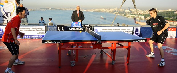 Boğaziçi Köprüsü'nde masa tenisi