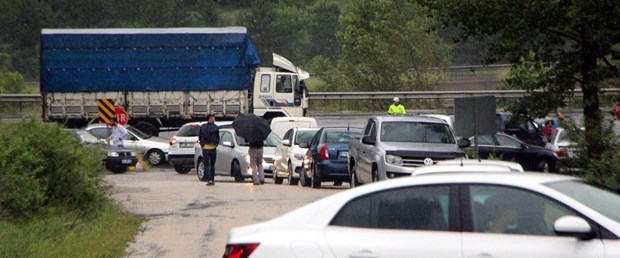 boluda-sel-d-100un-ankara-yonu-trafige-kapandi_4151_dhaphoto6.jpg