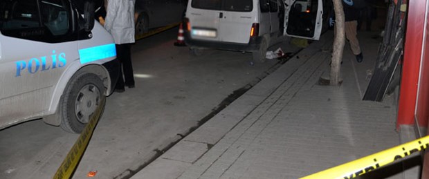 Boşanmak isteyen eşe 8 kurşun