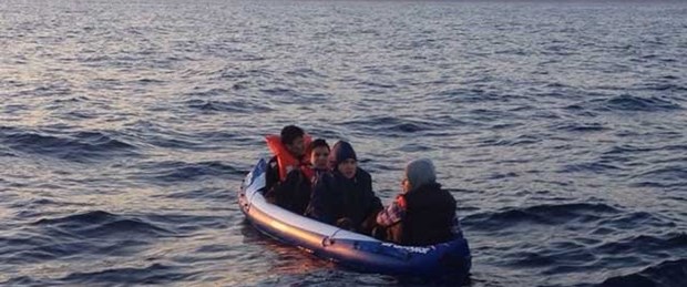 Botları batan kaçaklar kurtarıldı
