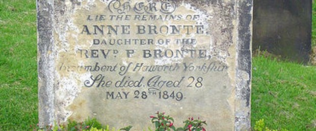 Bronte'un mezar taşındaki hata düzeltildi