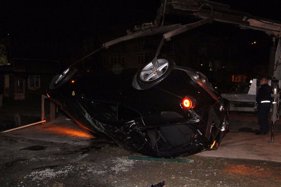 burak yılmaz, selçuk inan, kaza, ferrari, trafik kazası