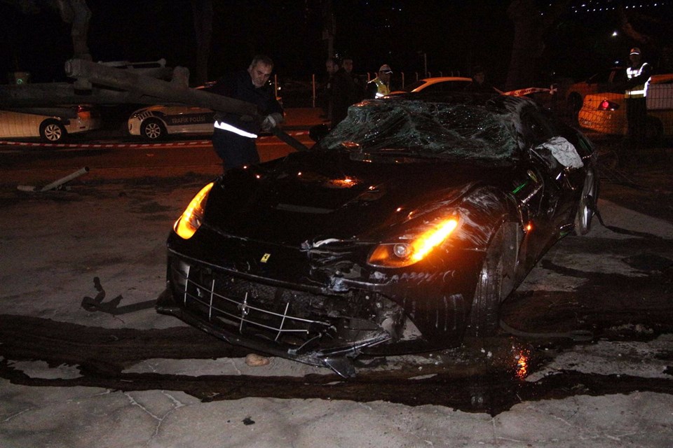 burak yılmaz, selçuk inan, kaza, ferrari, trafik kazası