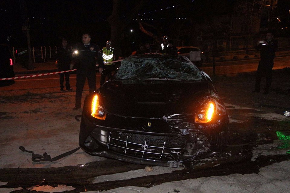 burak yılmaz, selçuk inan, kaza, ferrari, trafik kazası