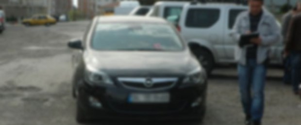 Çaldığı arabayı özür dileyip iade etti