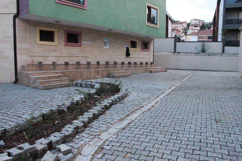 Camideki bütün ağaçlar kesildikten sonra bahçenin hali