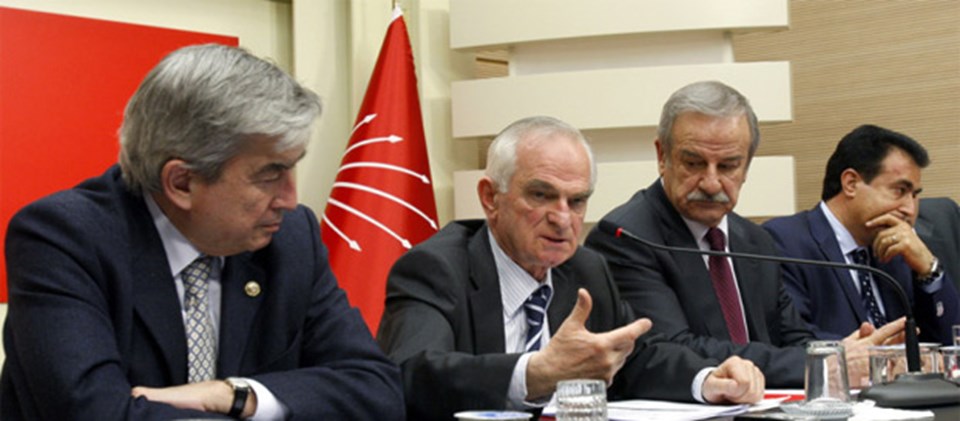 (Soldan sağa) Onur Oymen, Önder Sav, Cevdet Selvi, Yılmaz Ateş