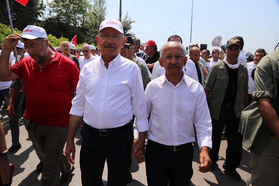 Kılıçdaroğlu'nun benzeri Nusret Gümüşel de yürüyüşe katıldı.